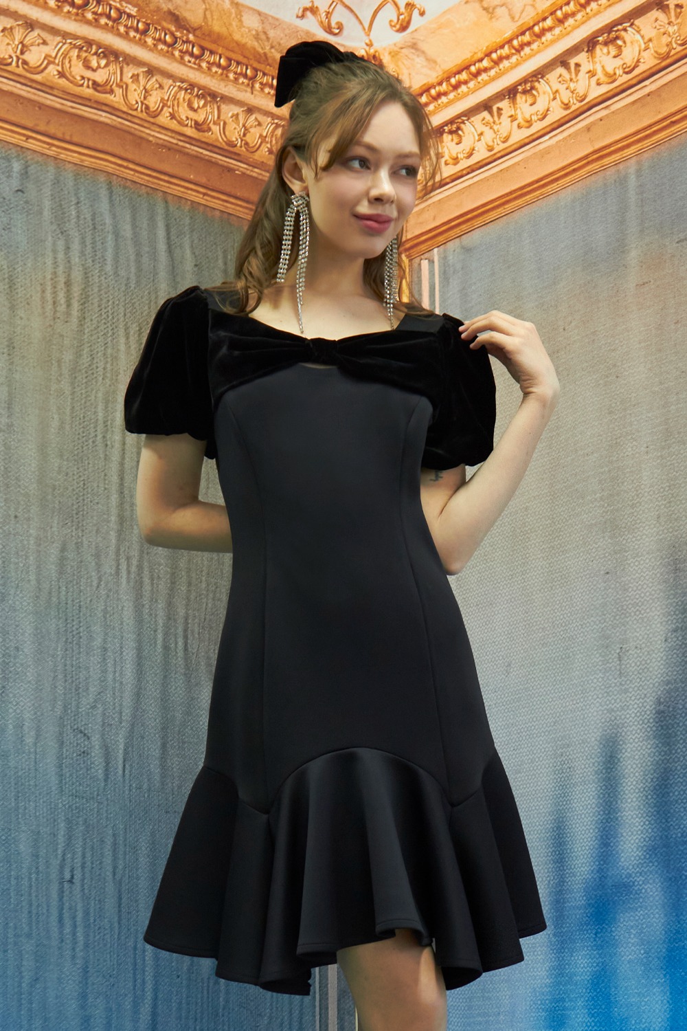 Velvet ribbon neck dress (Black)